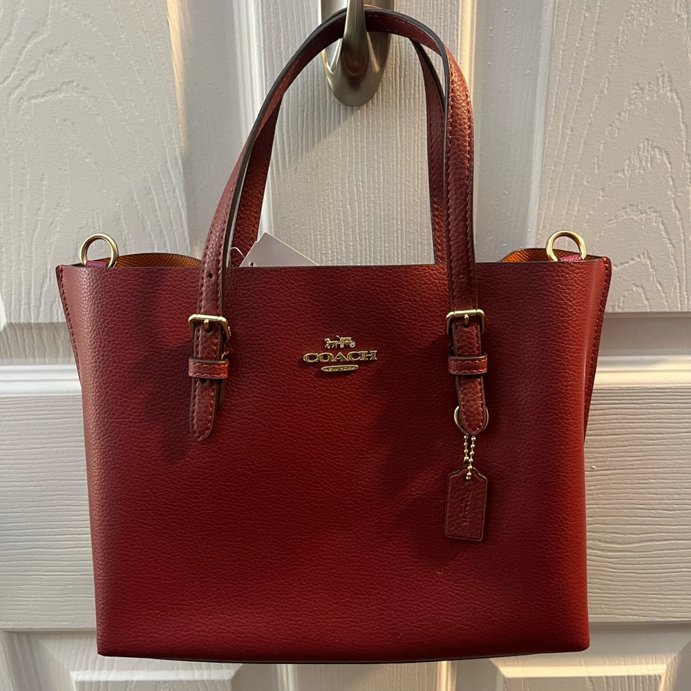 Brand new coach purse. It has never been used!